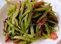 卤牛肉炒豆角的做法图解7