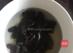 莲藕木耳炒肉的做法图解1