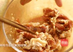 芝士飘香的辣白菜炒五花肉豆芽饭，还要再来一碗！的做法图解2