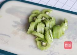 猕猴桃思慕雪的做法图解1