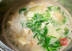 蒜苗豆腐大虾汤的做法图解10