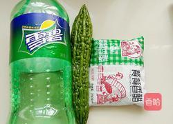 凉拌雪碧苦瓜的做法图解1