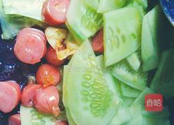 黄瓜炒小香肠的做法图解5