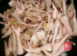 泡椒凤爪的做法图解1