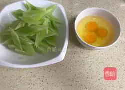 Illustration of how to make fried lettuce and eggs 3