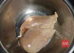 凉拌鸡胸金针菇的做法图解1