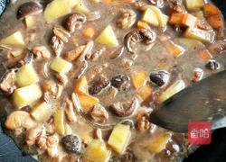 香菇鸡肉焖饭的做法图解7