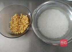 五彩糯米蛋的做法图解1