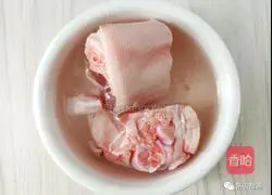 Pregnancy soup recipe: Malt, candied dates and pig's trotters soup is sweet and digestible.Illustration 4