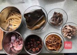 牛蛙海鲜麻辣香锅的做法图解1