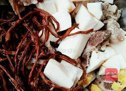 茶树菇山药龙骨汤的做法图解2