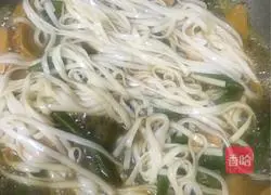 Illustration of how to make braised beans and noodles 7