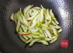 西芹炒腐竹的做法图解9