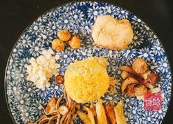 花胶松茸猴菇银耳双杏老母鸡汤的做法图解1