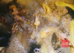 花胶松茸猴菇银耳双杏老母鸡汤的做法图解3