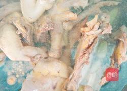 花胶松茸猴菇银耳双杏老母鸡汤的做法图解4