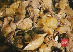 花胶松茸猴菇银耳双杏老母鸡汤的做法图解7