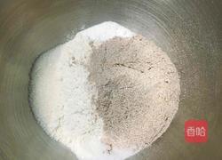 芝麻核桃黑麦包的做法图解2