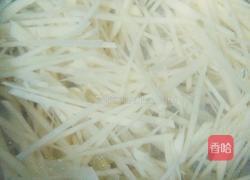 香肠炒土豆丝的做法图解1