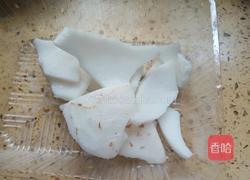 椰肉椰汁排骨汤的做法图解1