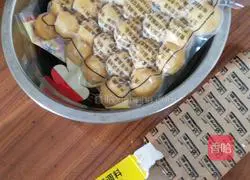 Illustration of how to make curry fish eggs 1