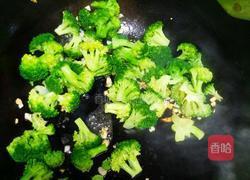 素炒西蓝花的做法图解7