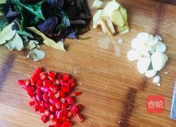 麻辣五花肉炒龙虾的做法图解1
