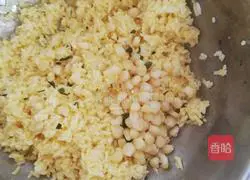 Illustration of how to make mint-flavored corn and egg fried rice 5