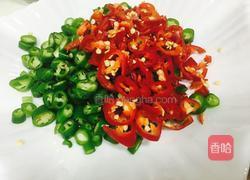 尖椒炒鸡蛋的做法图解1