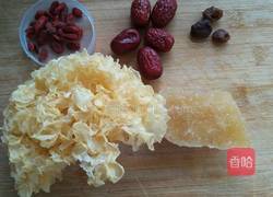 红枣雪耳糖水的做法图解1