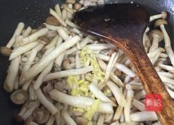 蟹味菇肉汤的做法图解3