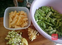 排骨豆角焖面的做法图解1