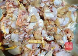 老干妈烧牛蛙的做法图解1