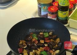 烧汁蘑菇炒牛肉粒的做法图解6