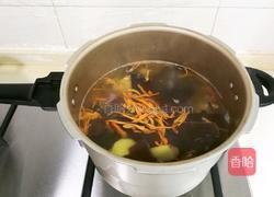 淡菜蛹虫草海带骨头汤的做法图解9