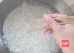 花生鸡丁焖粉丝的做法图解5