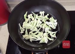 花菜炒黑木耳的做法图解2