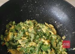 鸡蛋爆苦瓜的做法图解6