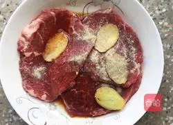 Illustration of how to make pan-fried beef slices 3