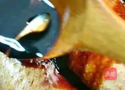 Illustration of how to braise chicken legs in rice cooker 10