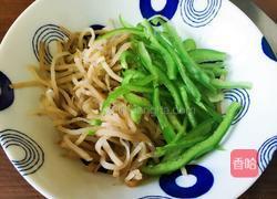 芥菜丝拌青椒丝的做法图解2