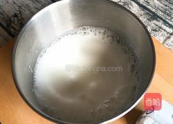 8寸中空酸奶蛋糕的做法图解2