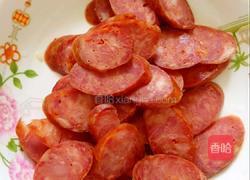 青椒炒腊肠的做法图解1