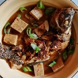 冻豆腐炖罗非鱼的做法[图]