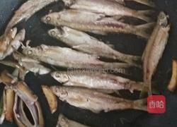 红烧麦穗鱼的做法图解4