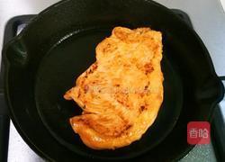  法式沙拉酱锅煎香甜鸡脯的做法图解7