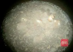 Illustration of how to cook chicken wings with green and red peppers 2