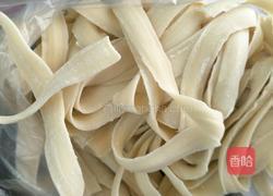 豆角鸡蛋捞面的做法图解1