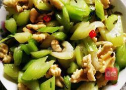西芹炒核桃的做法图解5
