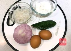 银鱼黄瓜蛋饼的做法图解1